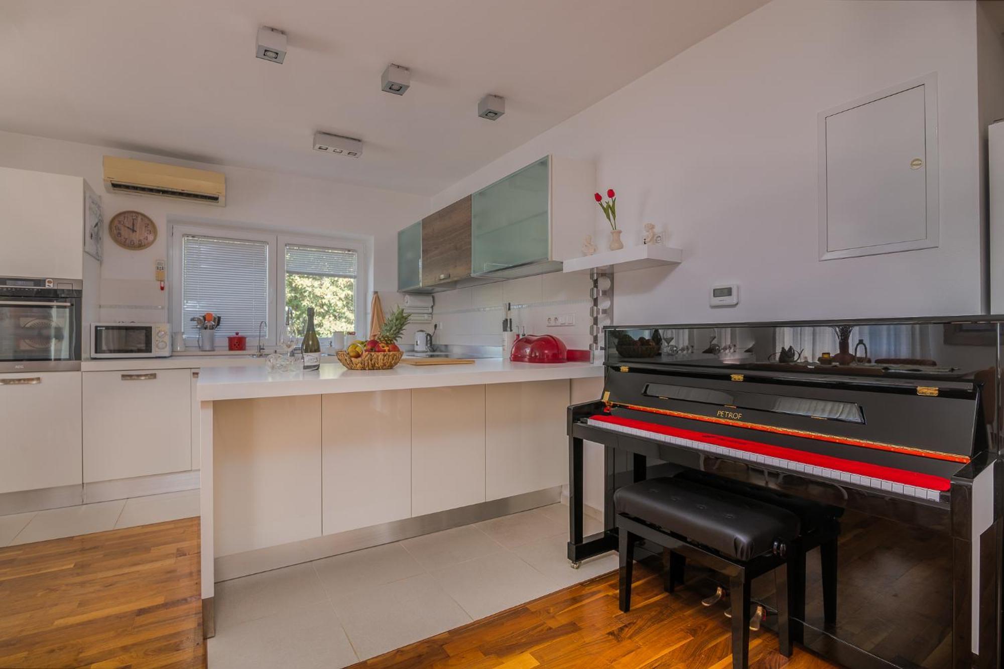 Apartments Stella & Luna Кърк Екстериор снимка